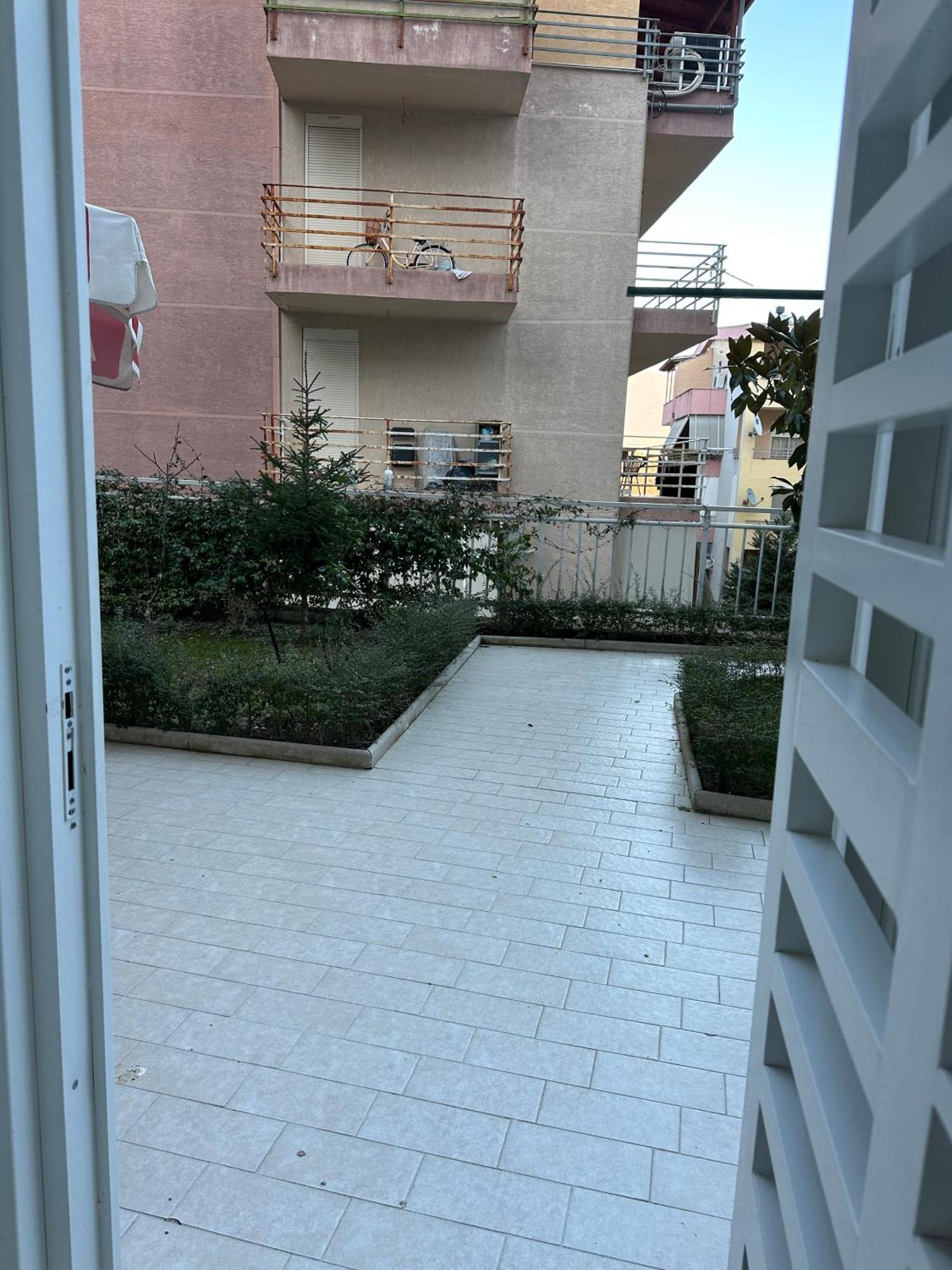 Dry Lake Apartment Tirana Bagian luar foto