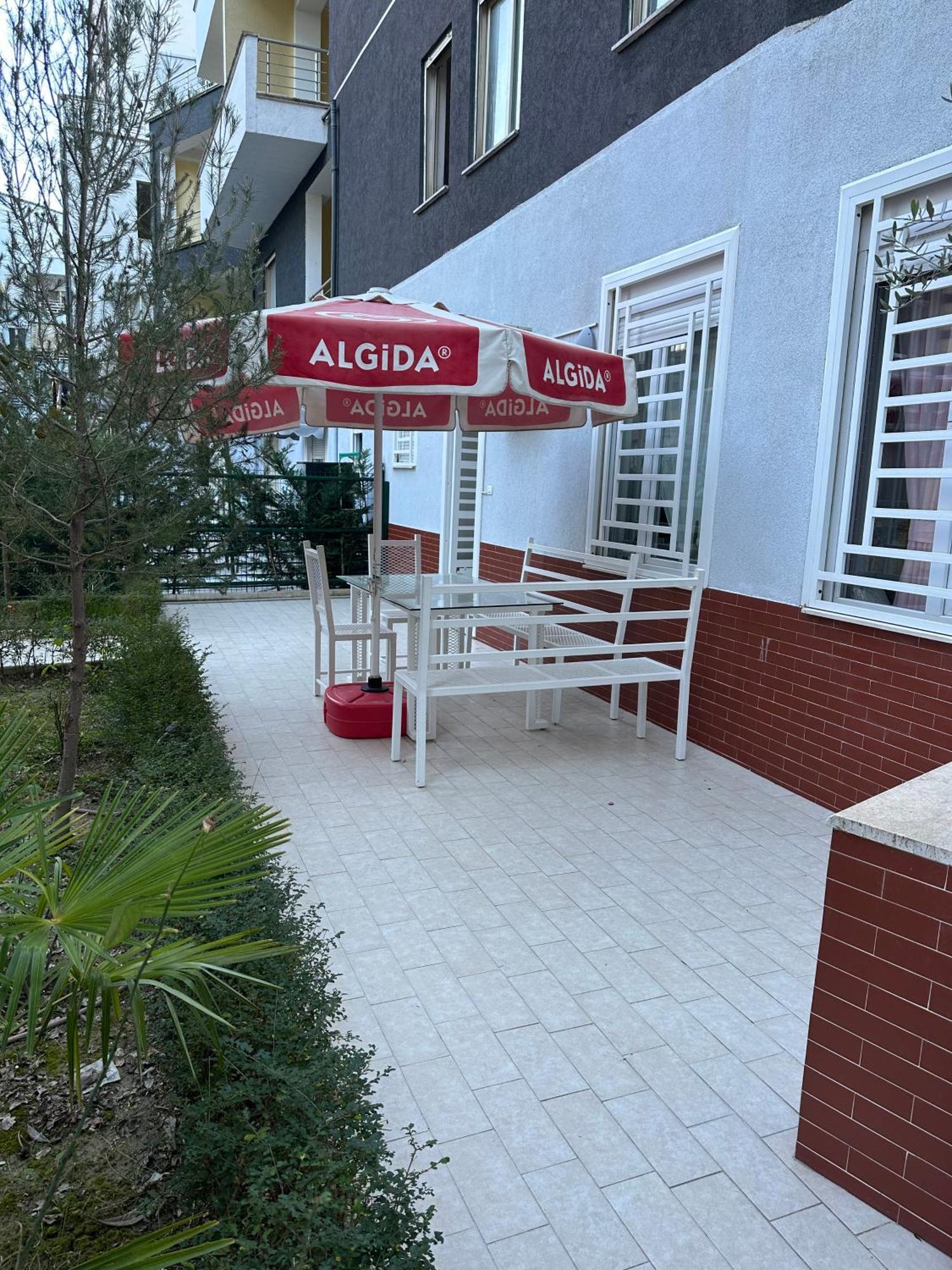 Dry Lake Apartment Tirana Bagian luar foto